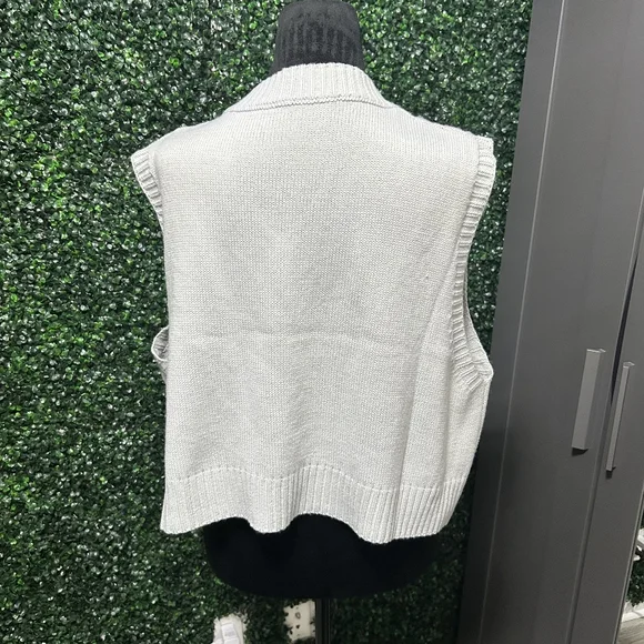 Crochet lightweight Vest - Picture 4 of 5